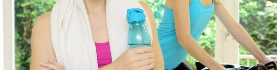 trinkflaschen-gesundes-trinken-in-der-schule