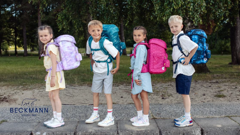 Baumwolle ist zwar ein Naturprodukt, der Anbau zieht aber leider negative Konsequenzen wie Trinkwasserknappheit nach sich Baumwolle in der Hand