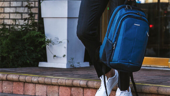 Trolley-de_Serien_Samsonite_Guardit2-0 Gepäck, Person, Gehen, Rucksack, Tasche