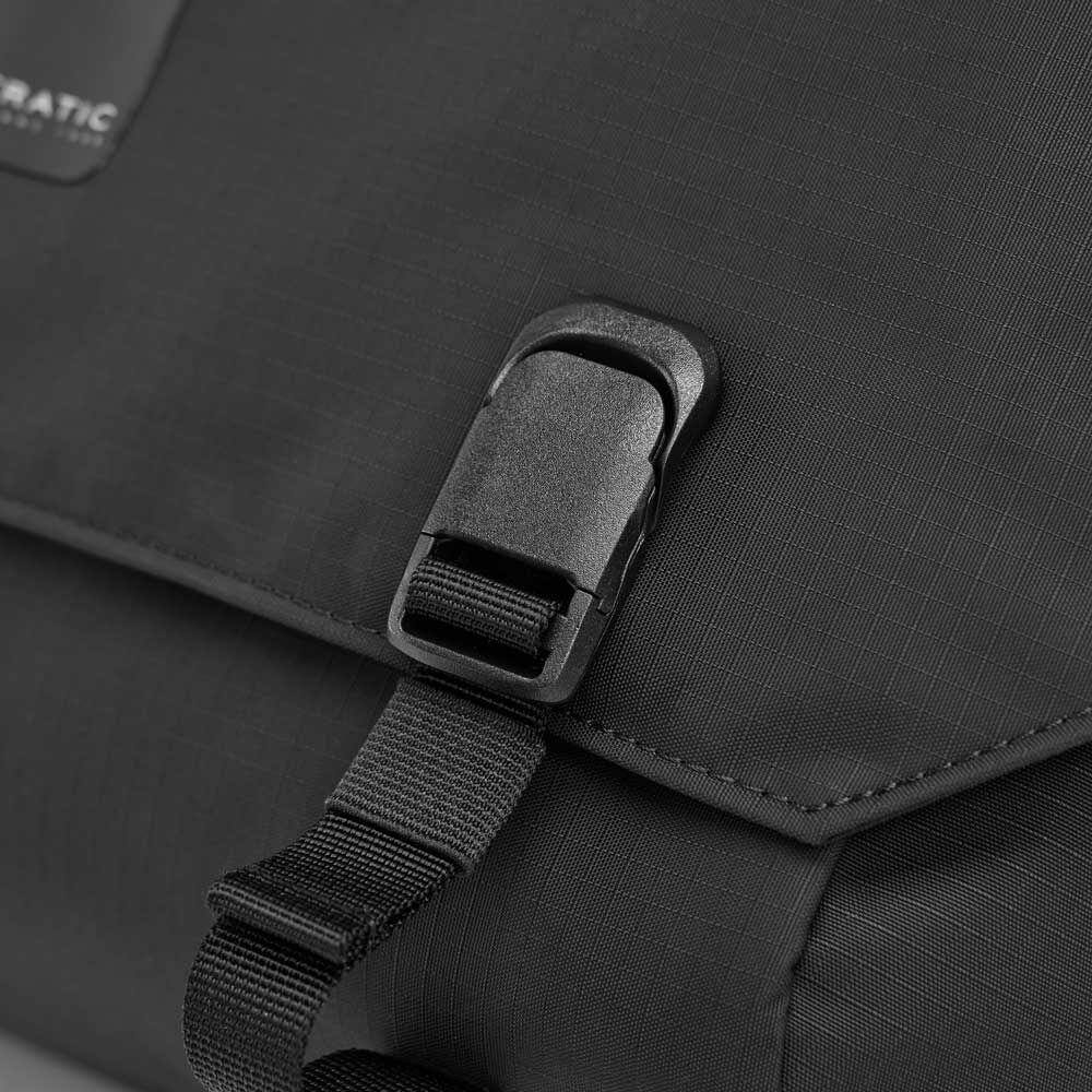 Stratic Move Messenger Bag