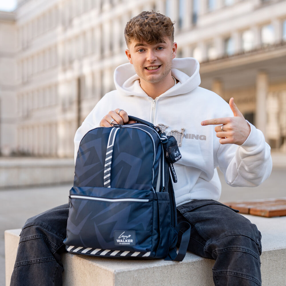 Lewinray x Walker Schulrucksack Finger, Person, Lächeln, Hosen, Jeans
