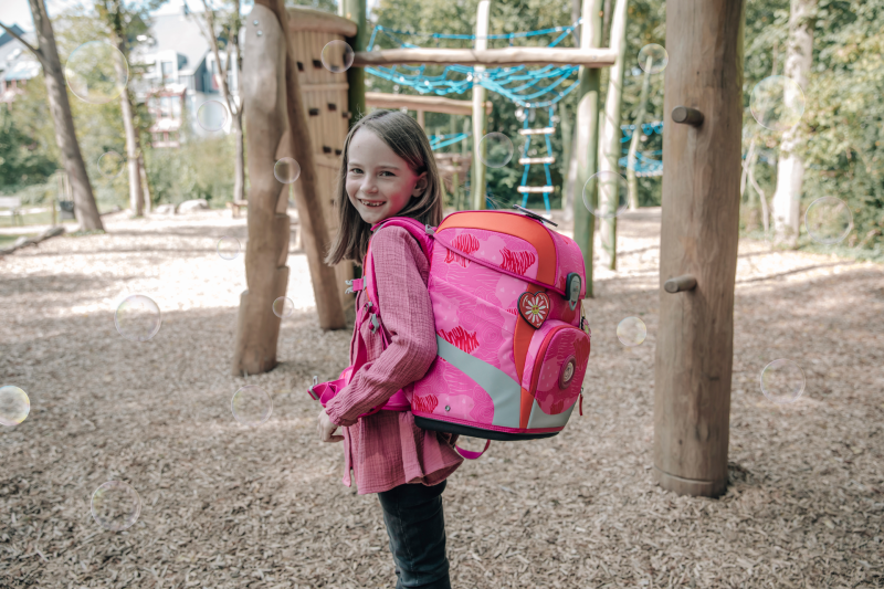 Ergobag Cubo Light Schulranzen-Set 5tlg Urlaub auf dem ReitBaerhof wieviel-darf-ein-schulranzen-wiegen